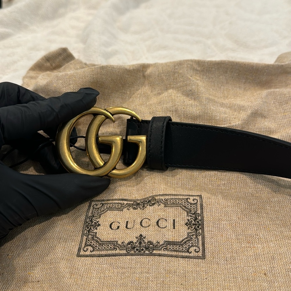 Black Gucci Belt Medium emblem size